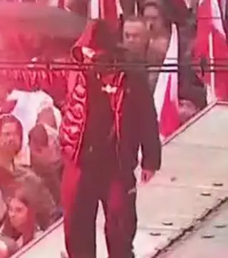 Policja publikuje wizerunki osób, które używały środki pirotechniczne na marszu 11 listopada