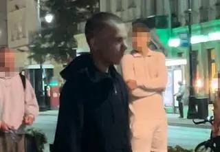 Hulajnogą wjechał w wózek z niemowlakiem. Szukają go