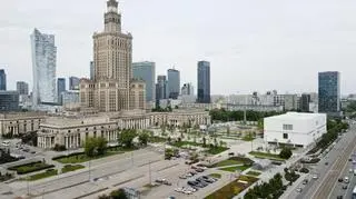 Drzewa i beton na placu Centralnym? Korzenie ochroni skomplikowana technologia