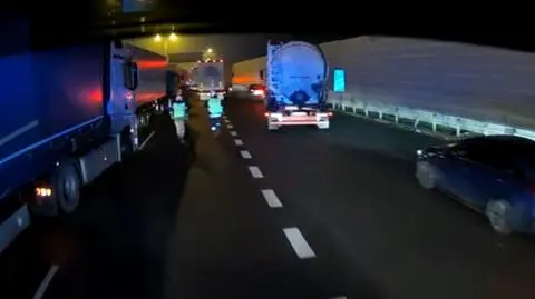 Strażacy nie mogli przejechać