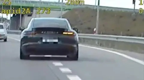 Policjanci zatrzymali do kontroli 46-letniego kierowcę porsche 