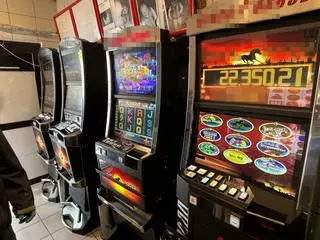 Służby w lokalu z automatami do gier