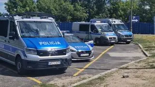 Kupcy przed przed Centrum Handlowym Modlińska 6D