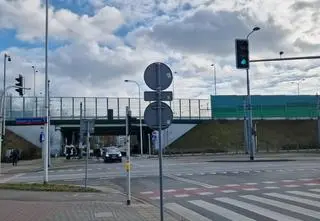 Sygnalizacja koszmar działa, nie paraliżuje okolicy. Sukces? 