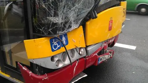 Audi zderzyło się z autobusem