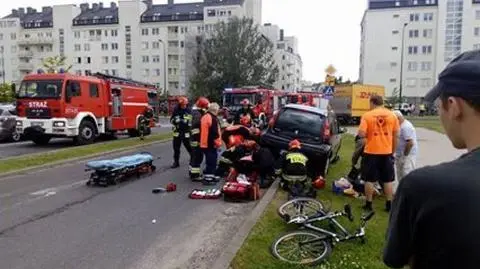 Rowerzysta potrącony na Kabatach. "Auto ciągnęło go kilka metrów"