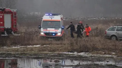 Kobieta była agresywna, policjanci użyli broni. Ma cztery rany postrzałowe