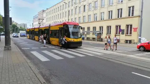 Piesi boją się tędy przechodzić. Urzędnicy obiecują zmiany