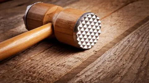 Groził tłuczkiem do mięsa, może trafić do więzienia