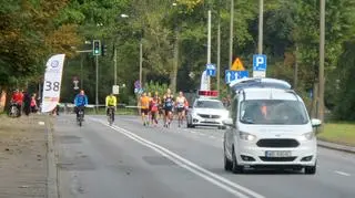 Zawodnicy na trasie 41. Maratonu Warszawskiego