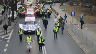 Taczka na czele manifestacji rolników