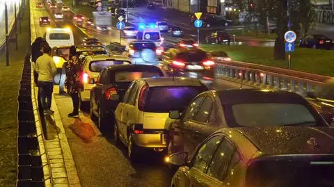 Karambol w al. Prymasa Tysiąclecia. "Warunki na drogach są złe"