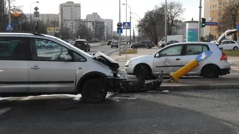 Zderzenie dwóch aut na Gocławiu 