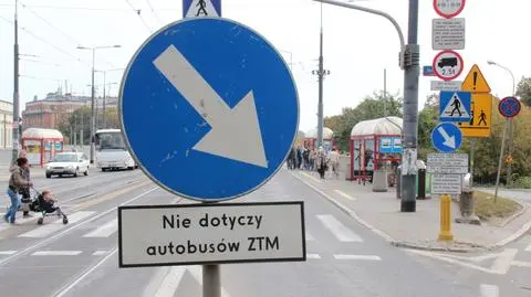 Indiański totem na Trasie WZ