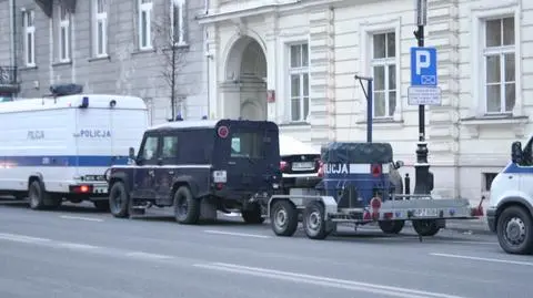 Aleje Ujazdowskie: policja szukała ładunku