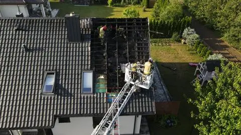 Pożar po uderzeniu pioruna