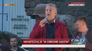 Władysław Frasyniuk przemaiał podczas protestu przed Sądem Najwyższym 