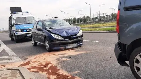 Zderzenie czterech aut we Włochach. Jedna osoba trafiła do szpitala