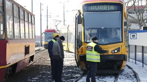 Wykolejona "9" zablokowała ruch tramwajowy w al. Krakowskiej