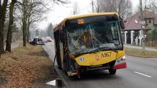 Autobus uderzył w BMW