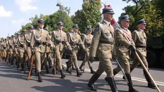 Żołnierze gotowi do defilady