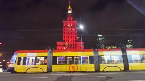 Dyplomaci wyjeżdżają z Warszawy. Korki w centrum i na trasie do lotniska