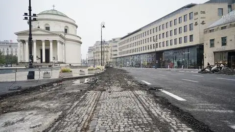 Bruk i tory tramwajowe na placu Trzech Krzyży