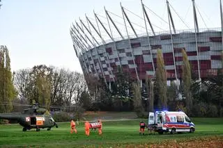 Transport pacjenta do szpitala na Stadionie Narodowym