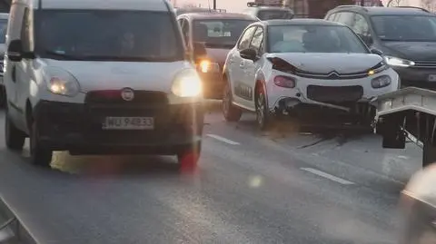 Samochód dostawczy i osobowy zderzyły się na Płowieckiej