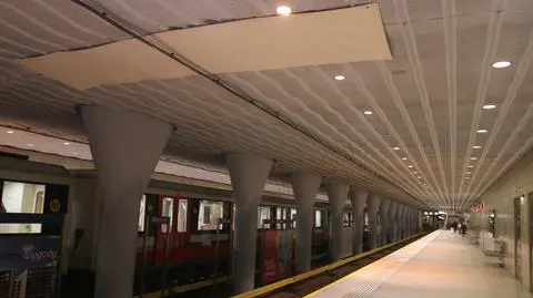 Pęknięcia na stacji metra Młociny. Walczą z tym od roku