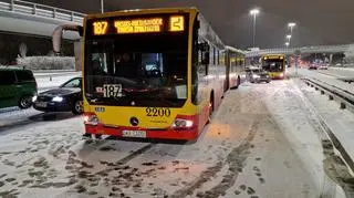 Korek autobusów na wjeździe w Trasę Łazienkowską