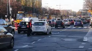 Korek po zderzeniu autokaru z tramwajem