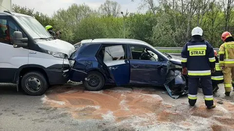 Zderzenie czterech aut w Alejach Jerozolimskich. Jedna osoba trafiła do szpitala