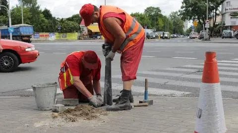 Będą nowe słupki w całym mieście. Zaczęli od Mokotowa