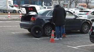 Z audi została skradziona torba z gotówką i złotem