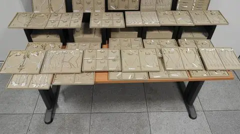 Niecodzienna kontrola na Okęciu: przejęli 25 kilogramów... biżuterii