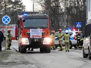 Przy ulicy Poezji pracują służby