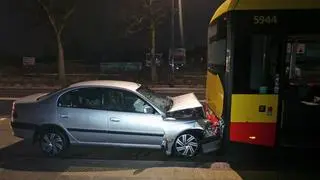 Kolizja samochodu z autobusem miejskim