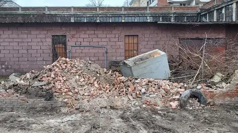 Czterometrowy mur runął na parking
