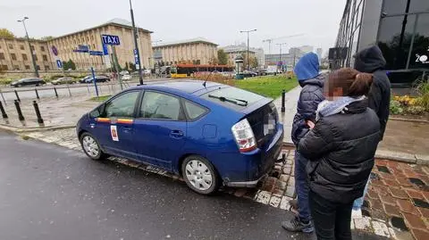 Policja zatrzymała kierowcę taksówki na aplikację podejrzanego o prowadzenie pod wpływem narkotyków