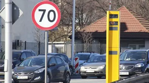 Gwałtowne hamowanie i pisk opon. Odwrócili fotoradar przy Wisłostradzie