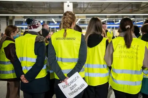 Warszawscy wolontariusze pomagają uchodźcom z Ukrainy 