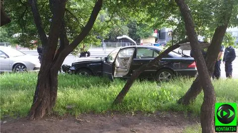 Pijany uciekał przed policją. Uderzył w latarnię