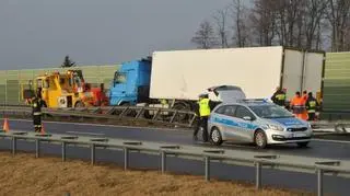 Zderzenie ciężarówek na krajowej "siódemce"