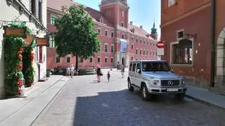 Przez upały dorożkarze zniknęli z placu Zamkowego