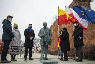 Odsłonięcie pomnika Jana Zachwatowicza