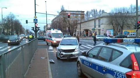 Chciała skręcić w lewo, wjechał w nią opel