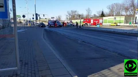 Chciał skręcić i zderzył się z oplem. Jedna osoba w szpitalu