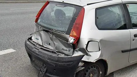 2 kolizje i 4 rozbite samochody na Trasie Siekierkowskiej