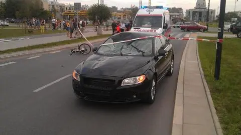 Śmiertelny wypadek w Wilanowie. Rowerzysta pod kołami volvo